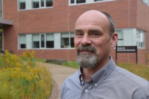 A headshot of Robert Hanner 