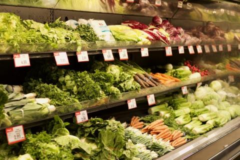 Fresh vegetables on shelves at a grocery store