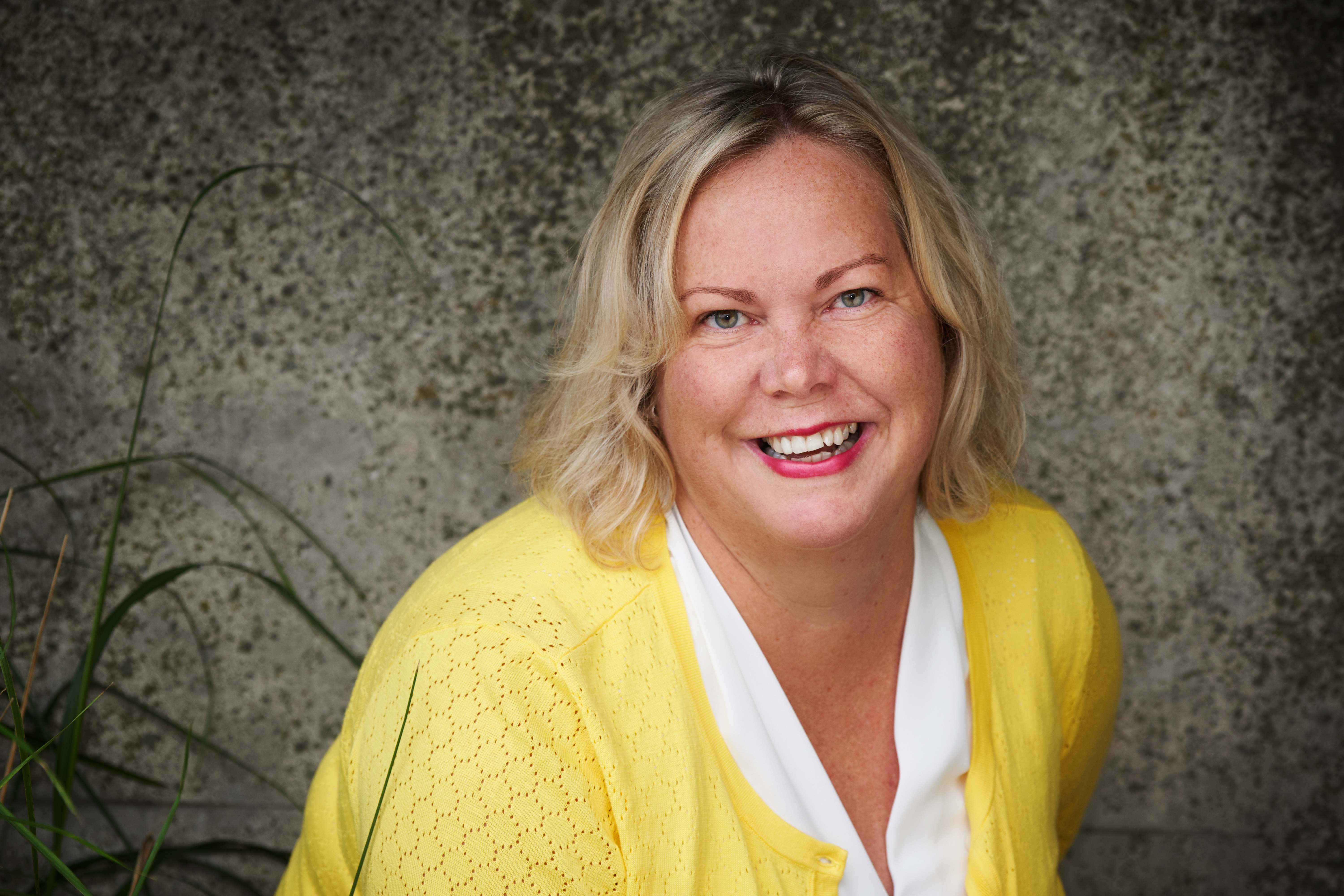 Head shot of Helen Hambly