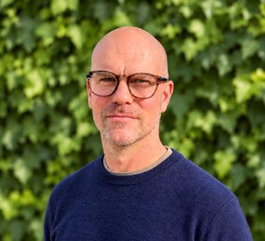 Head shot of Leith Deacon