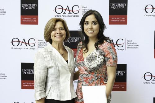 Cecelia Paine presenting award to Laura Williams