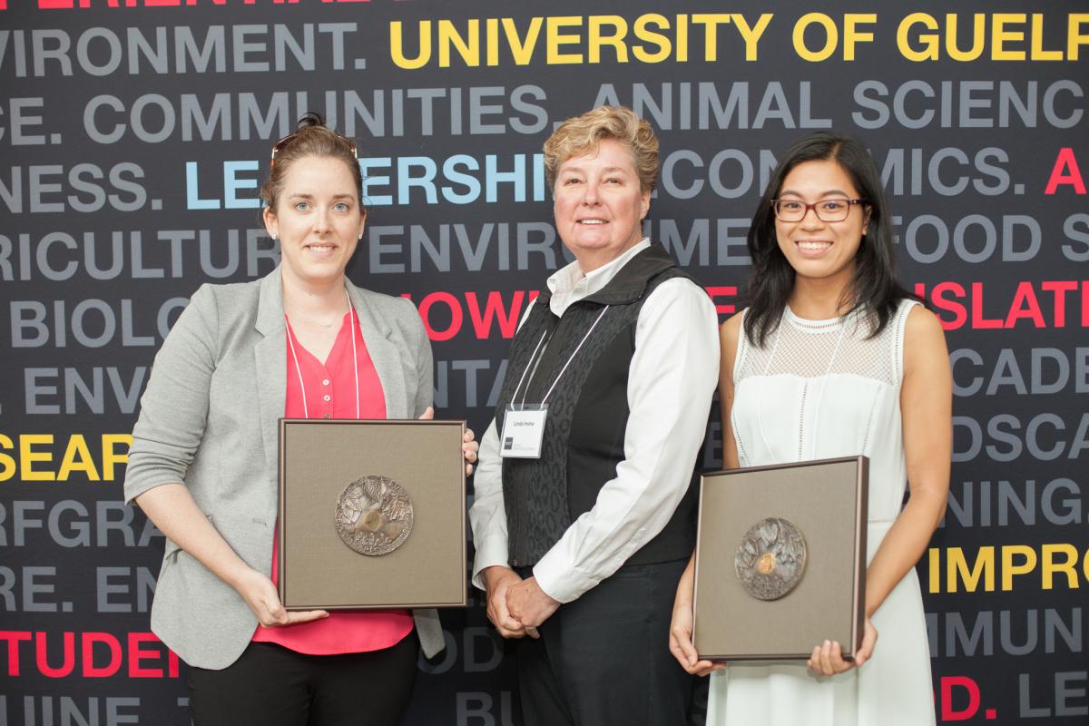 Students receive Chanasyk Medal for Professionalism from Linda Irvine